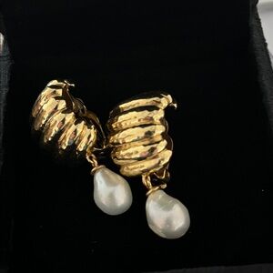VALERE Pearl Earrings Cip-on NWT